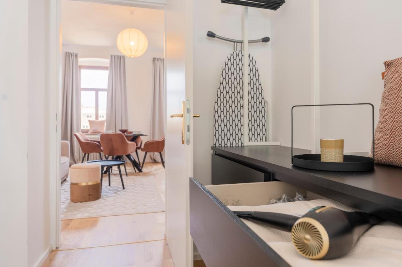 City Lounge Appartement Am Hauptbahnhof Sankt Poelten Eksteriør billede