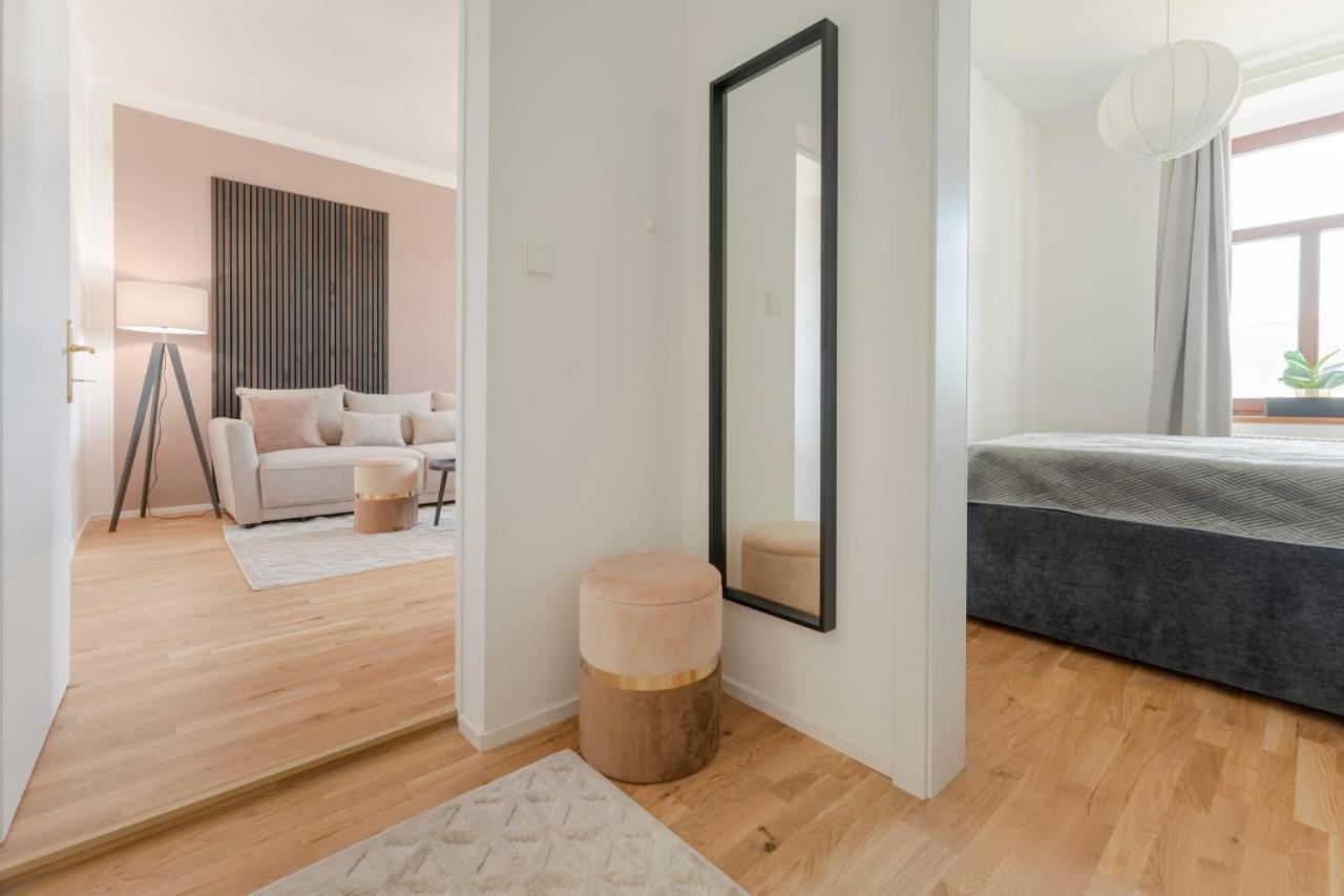 City Lounge Appartement Am Hauptbahnhof Sankt Poelten Eksteriør billede