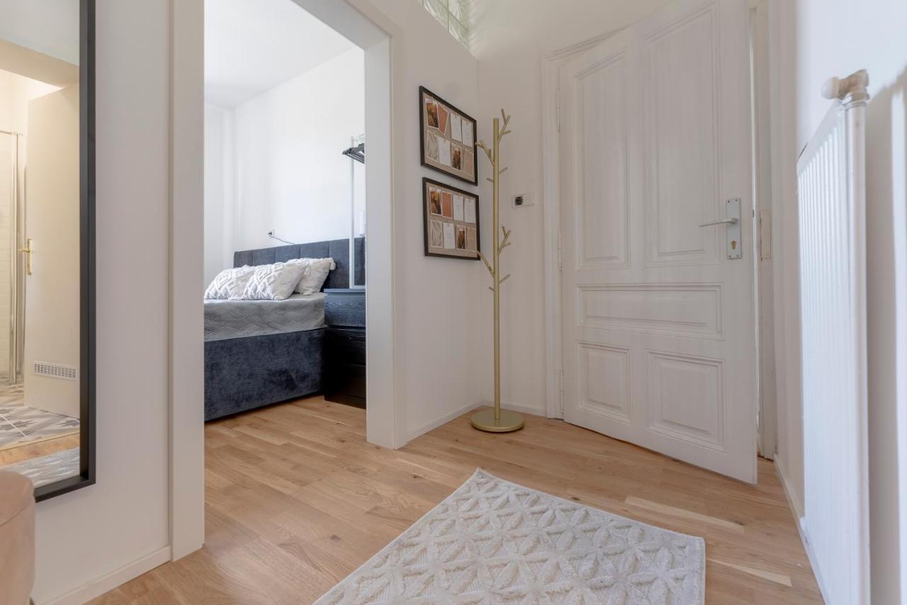 City Lounge Appartement Am Hauptbahnhof Sankt Poelten Eksteriør billede